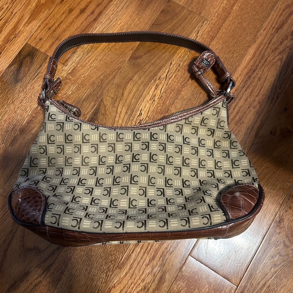 Purse w/ LC initials on the canvas for Liz Clayborne & alligator like handle.